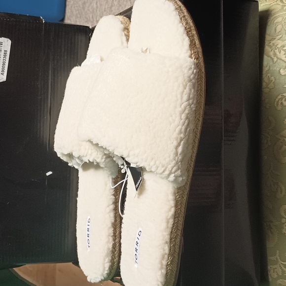 Torrid Sandals Slippers 13 Wide Ivory Shearling Slides SlipOn Open Toe Shoes New - Picture 5 of 7
